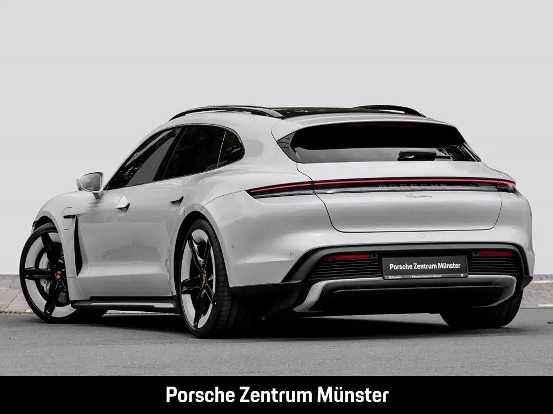 Porsche Taycan - Thumbnail 3