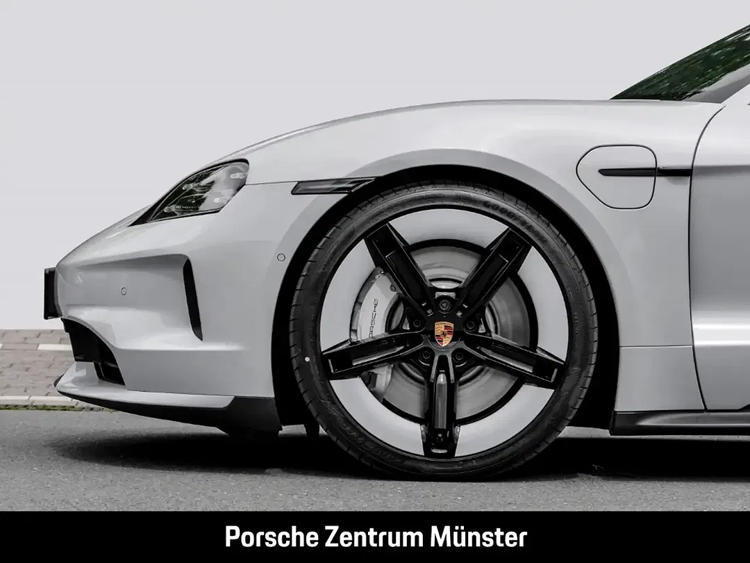 Porsche Taycan - Thumbnail 6