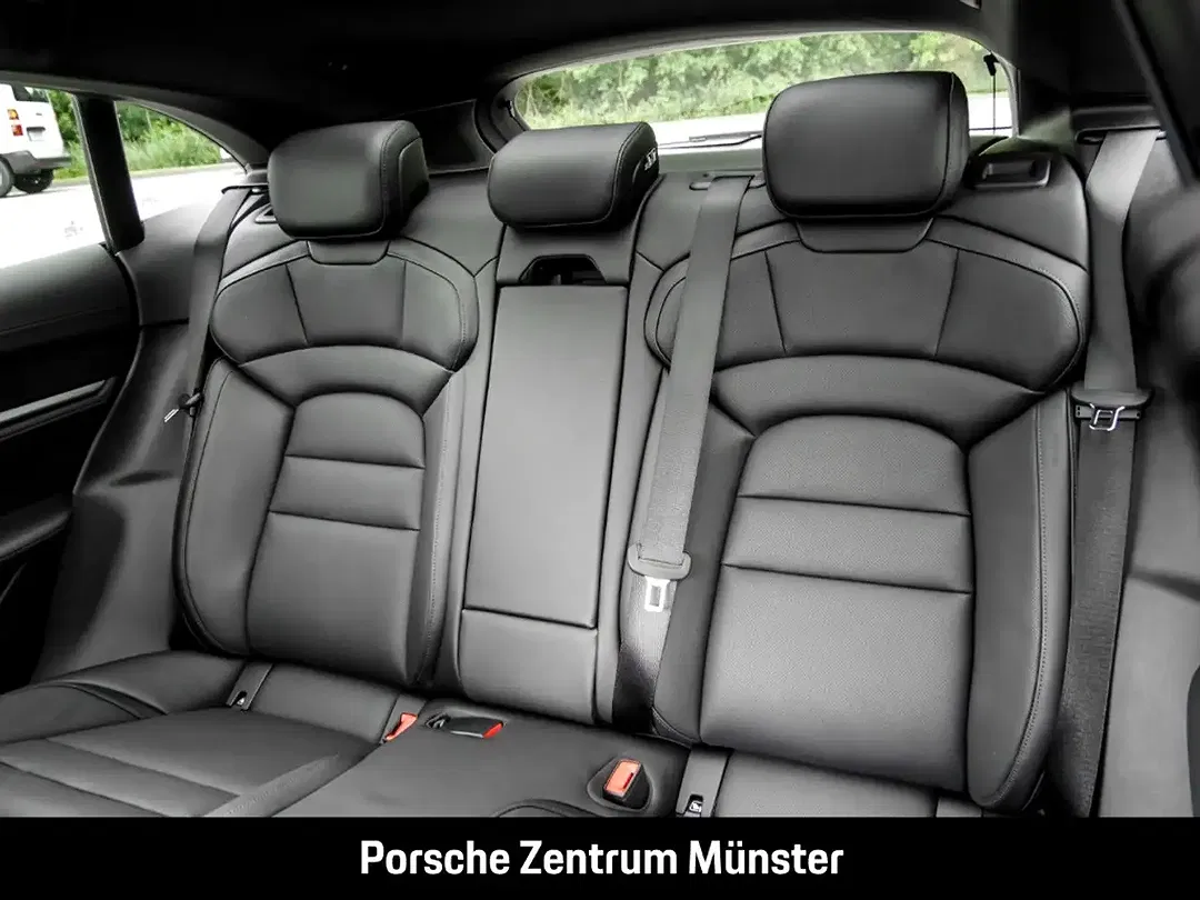 Porsche Taycan - Thumbnail 9