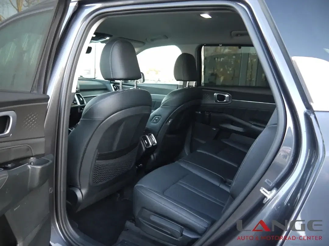 Kia Sorento - Thumbnail 8