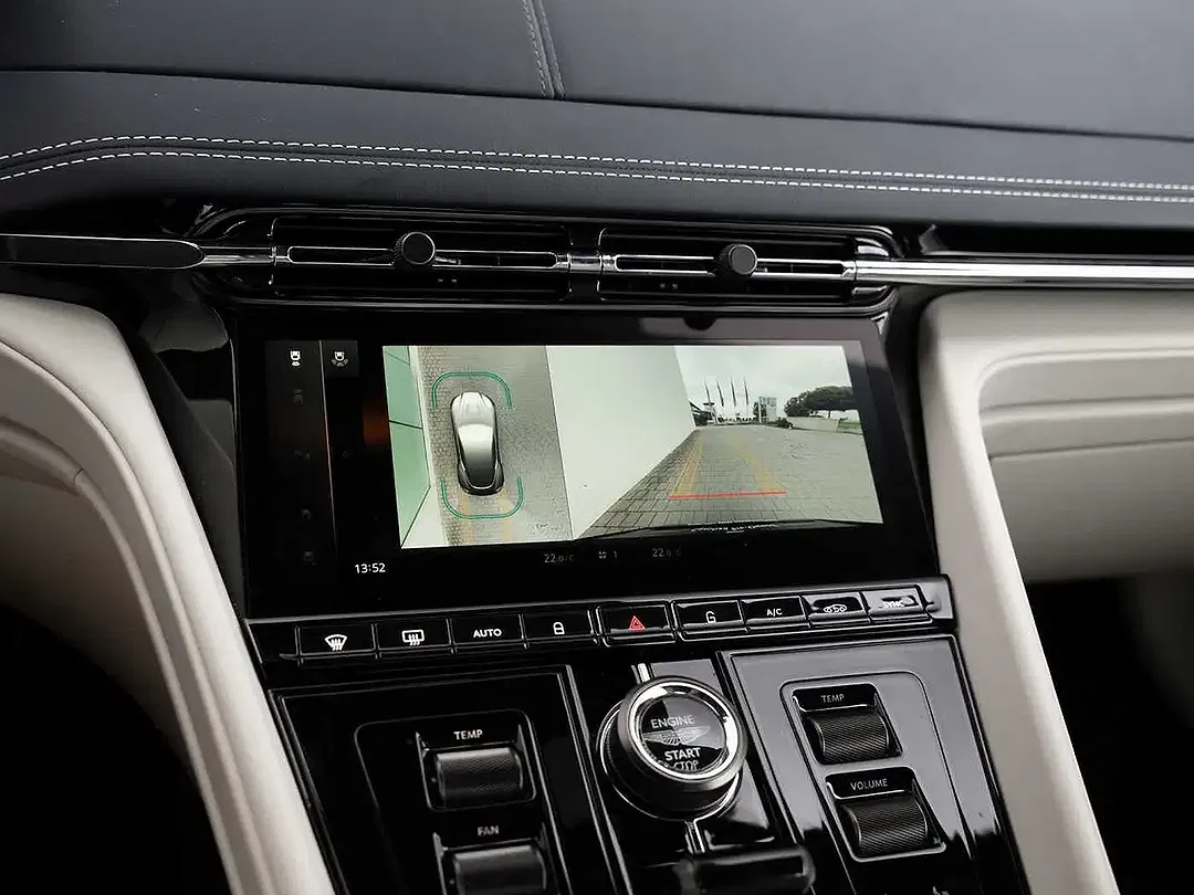 Aston Martin DB12 - Thumbnail 10