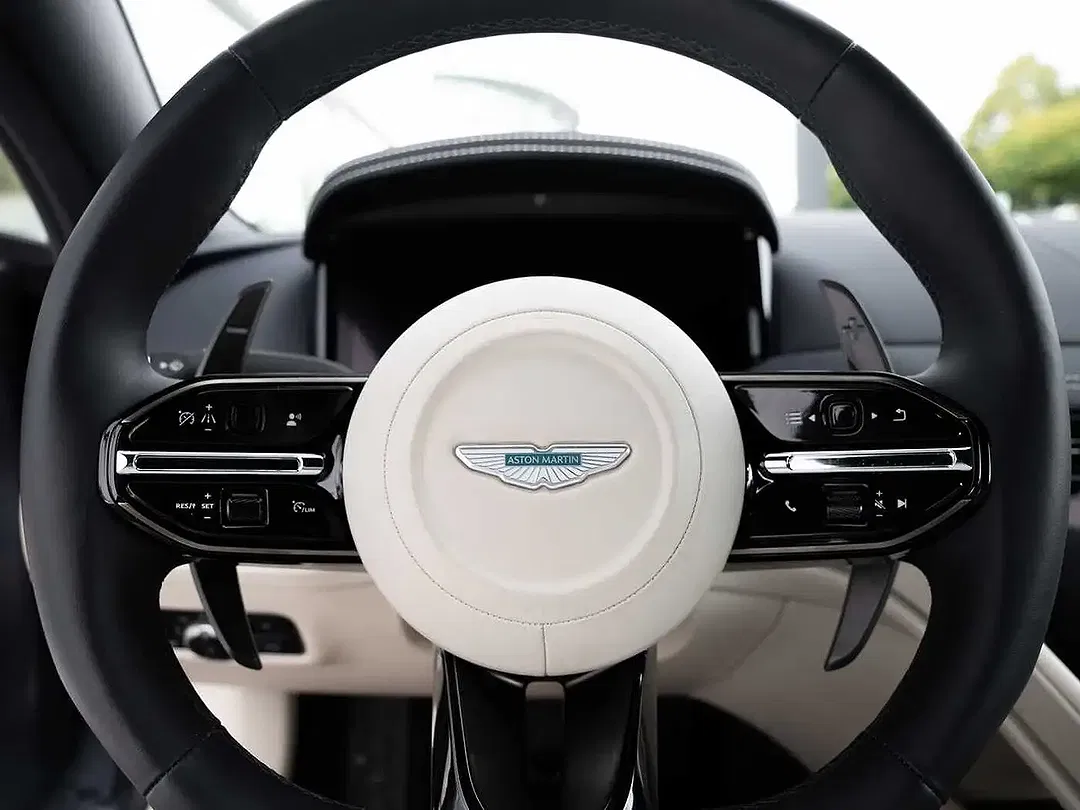 Aston Martin DB12 - Thumbnail 11