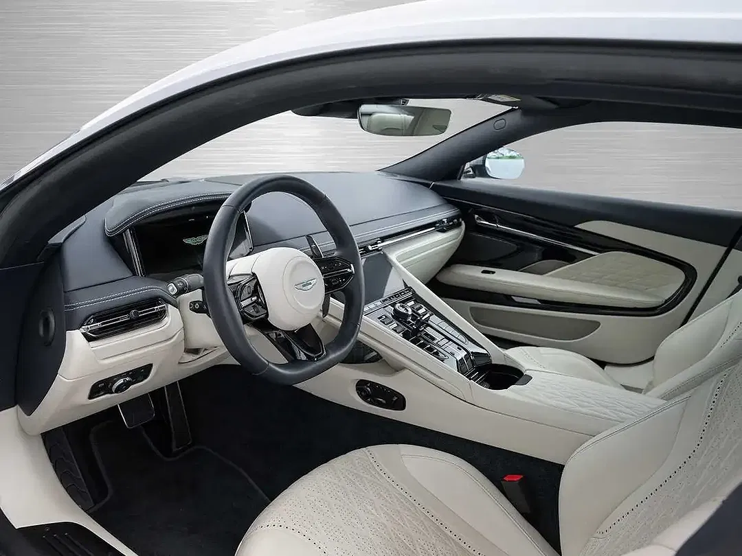Aston Martin DB12 - Thumbnail 3