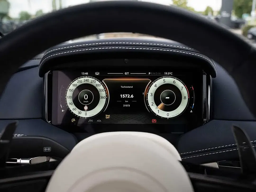 Aston Martin DB12 - Thumbnail 6