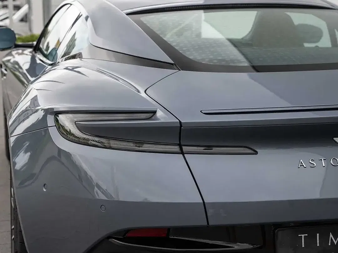 Aston Martin DB12 - Thumbnail 8