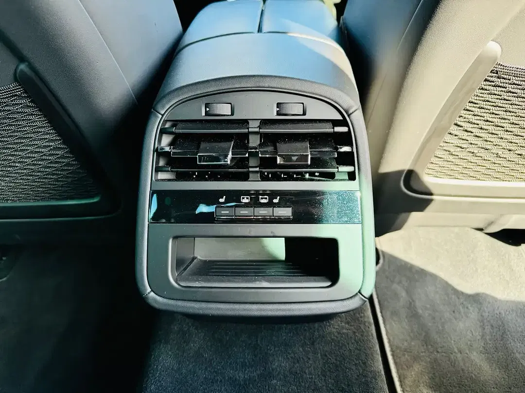 Maserati Quattroporte - Thumbnail 12