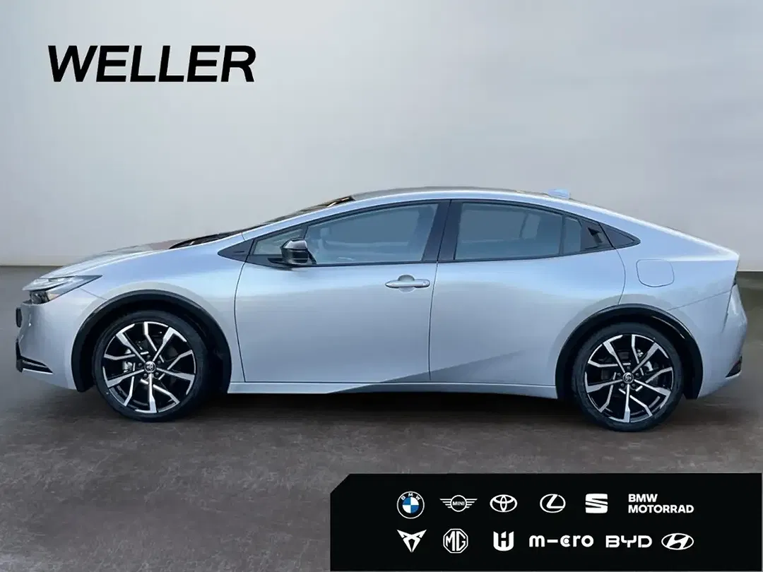 Toyota Prius - Thumbnail 6