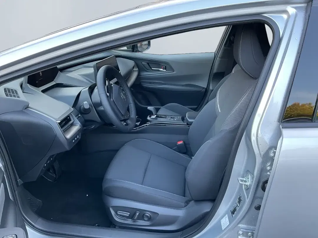 Toyota Prius - Thumbnail 7