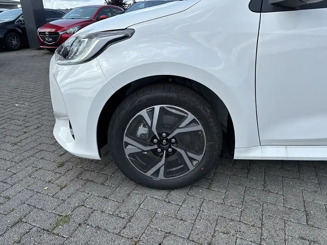 Toyota Yaris - Thumbnail 6