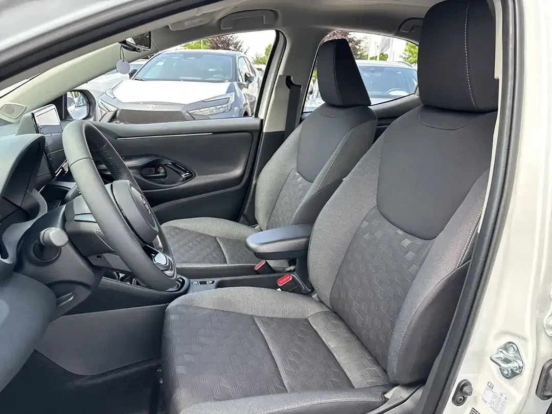 Toyota Yaris - Thumbnail 8