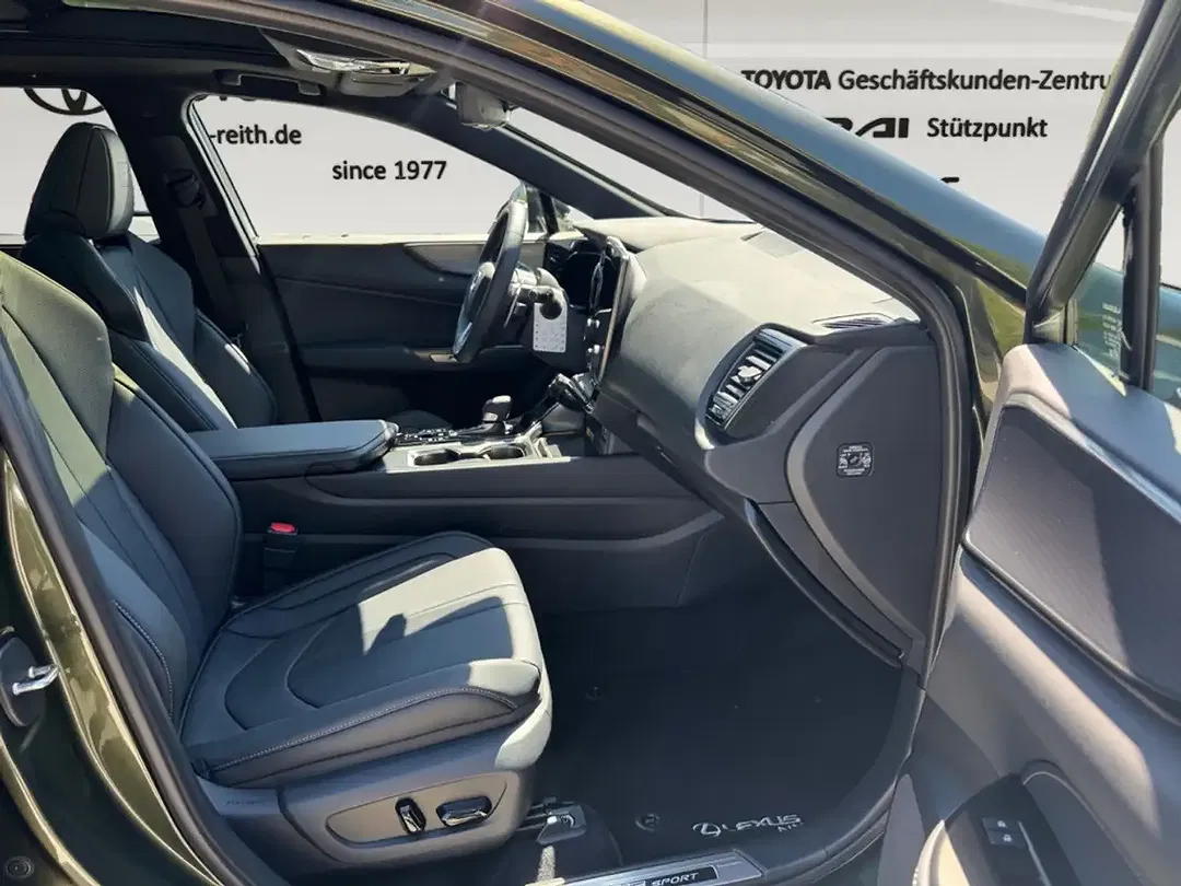 Lexus NX 450h+ - Thumbnail 9