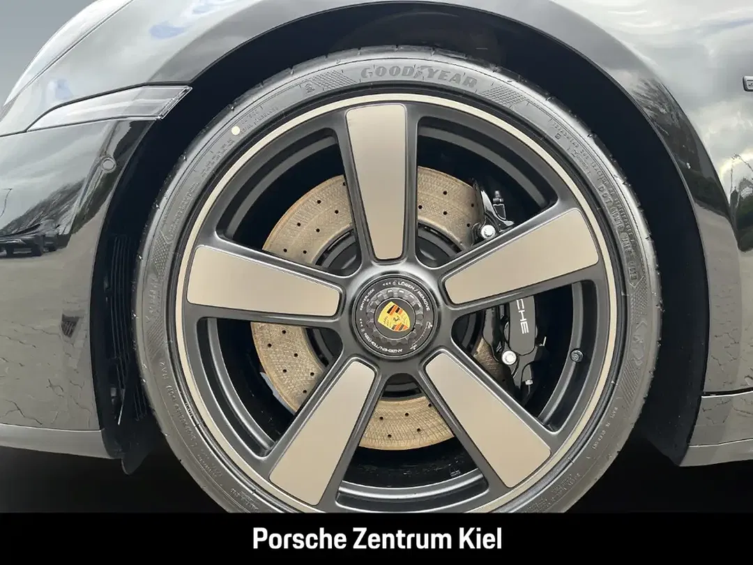Porsche 992 - Thumbnail 6