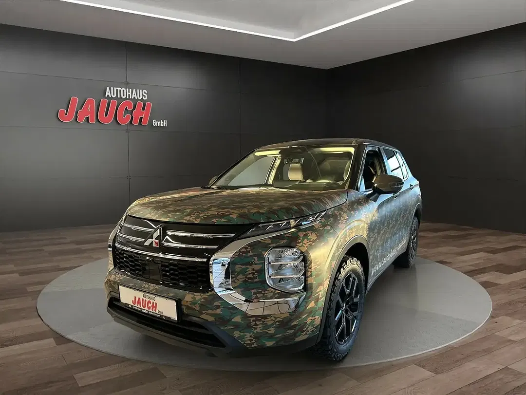 Mitsubishi Outlander - Thumbnail 1