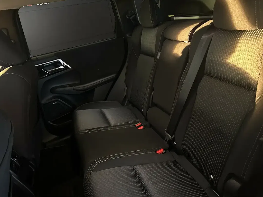 Mitsubishi Outlander - Thumbnail 11
