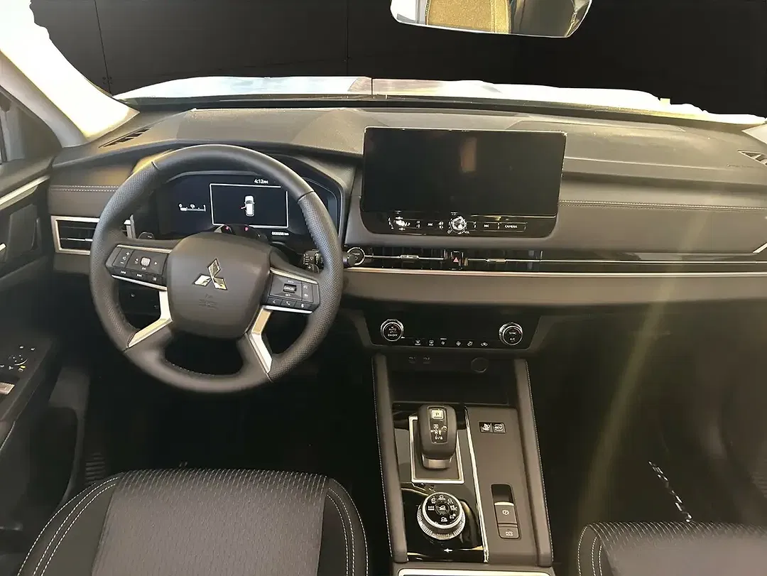 Mitsubishi Outlander - Thumbnail 12