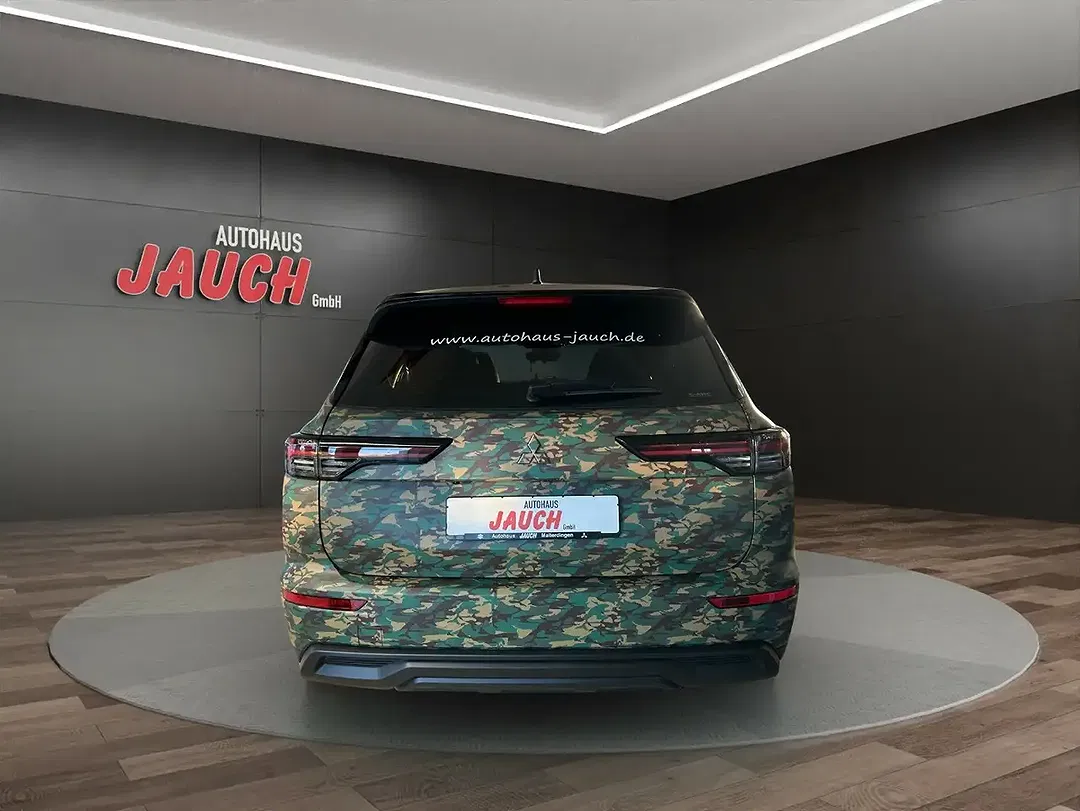 Mitsubishi Outlander - Thumbnail 4