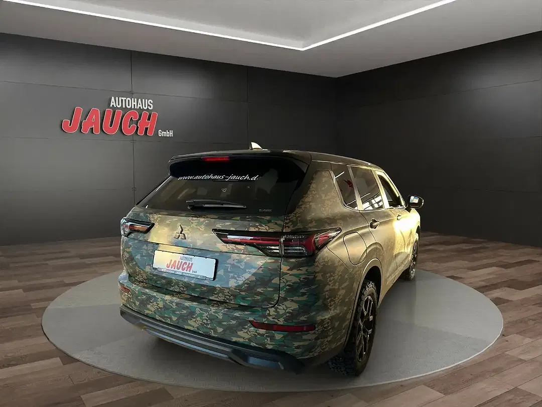 Mitsubishi Outlander - Thumbnail 5