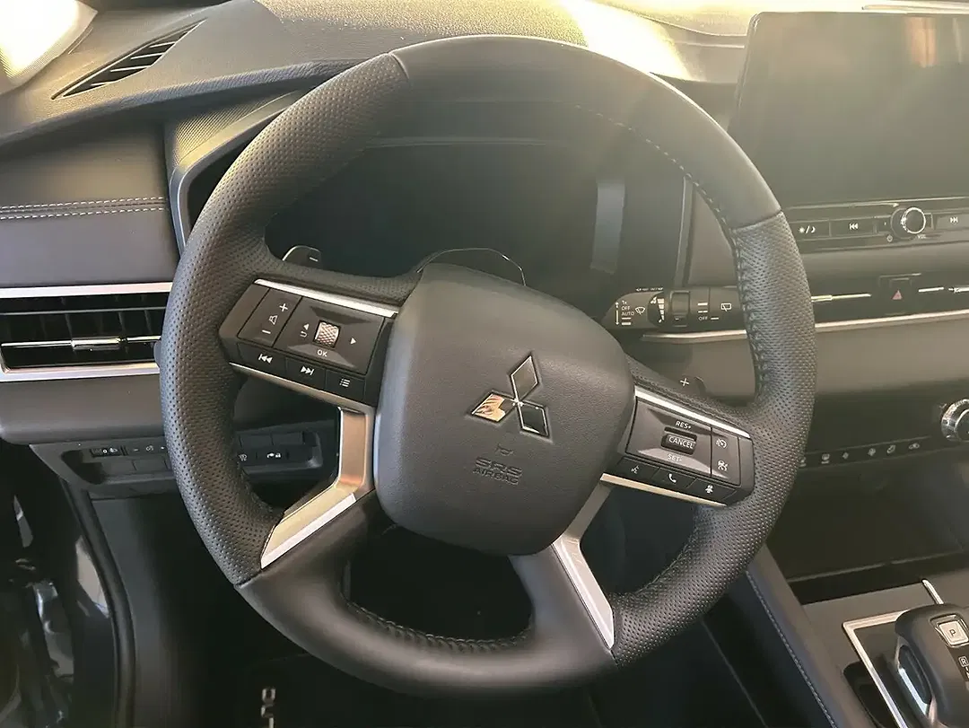 Mitsubishi Outlander - Thumbnail 9