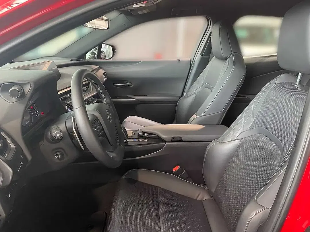 Lexus UX 300e - Thumbnail 10