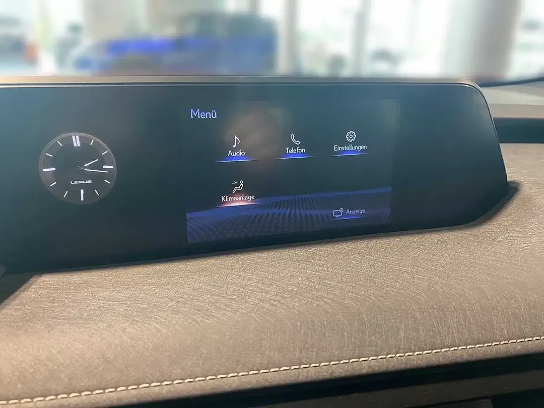 Lexus UX 300e - Thumbnail 13