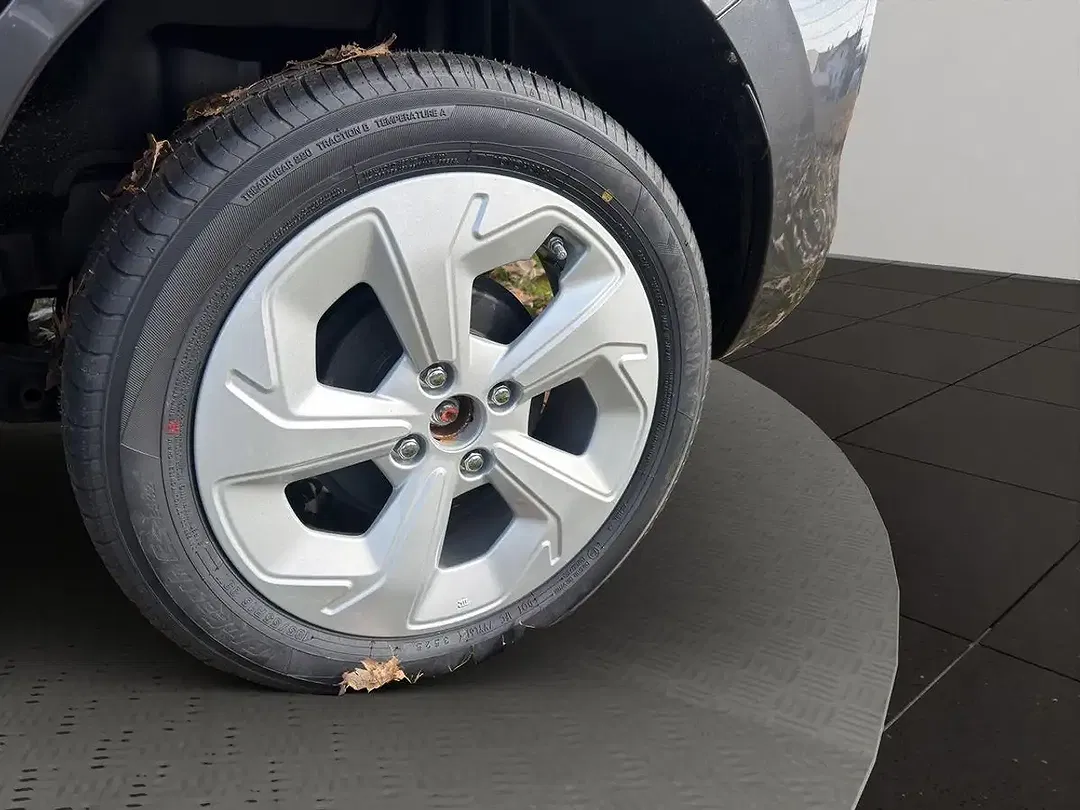 Suzuki Swift - Thumbnail 10