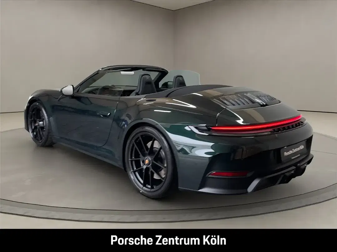 Porsche 992 - Thumbnail 3