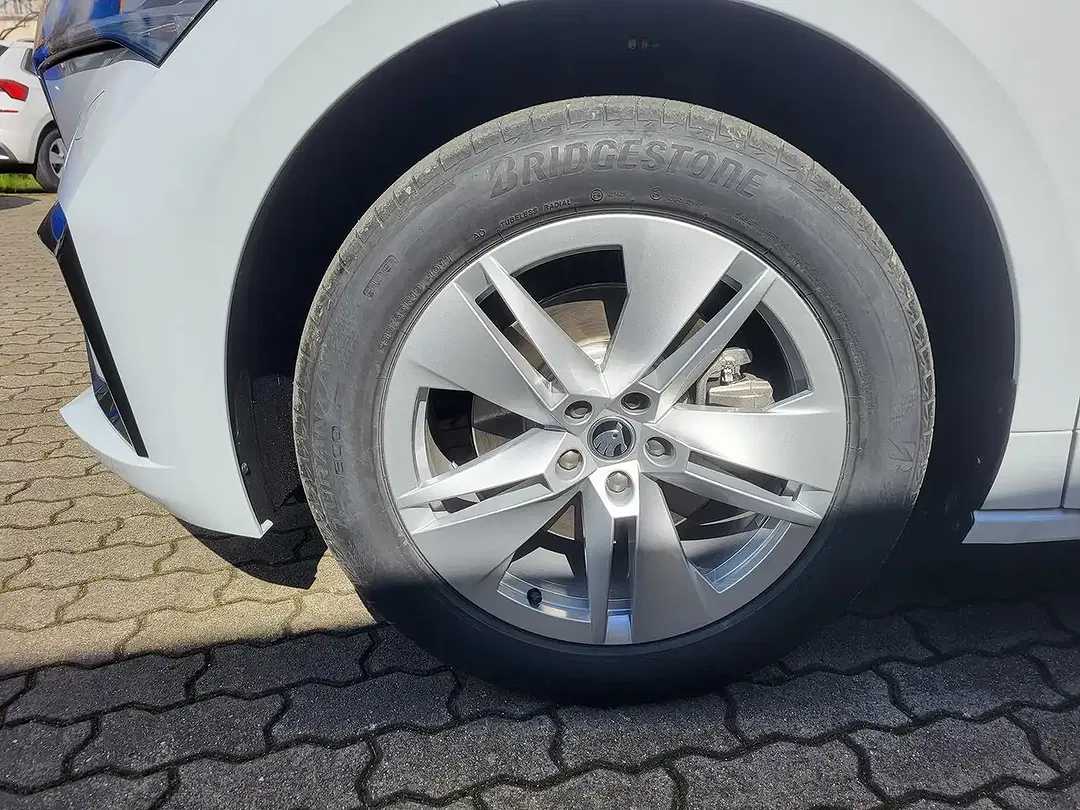 Skoda Enyaq - Thumbnail 5