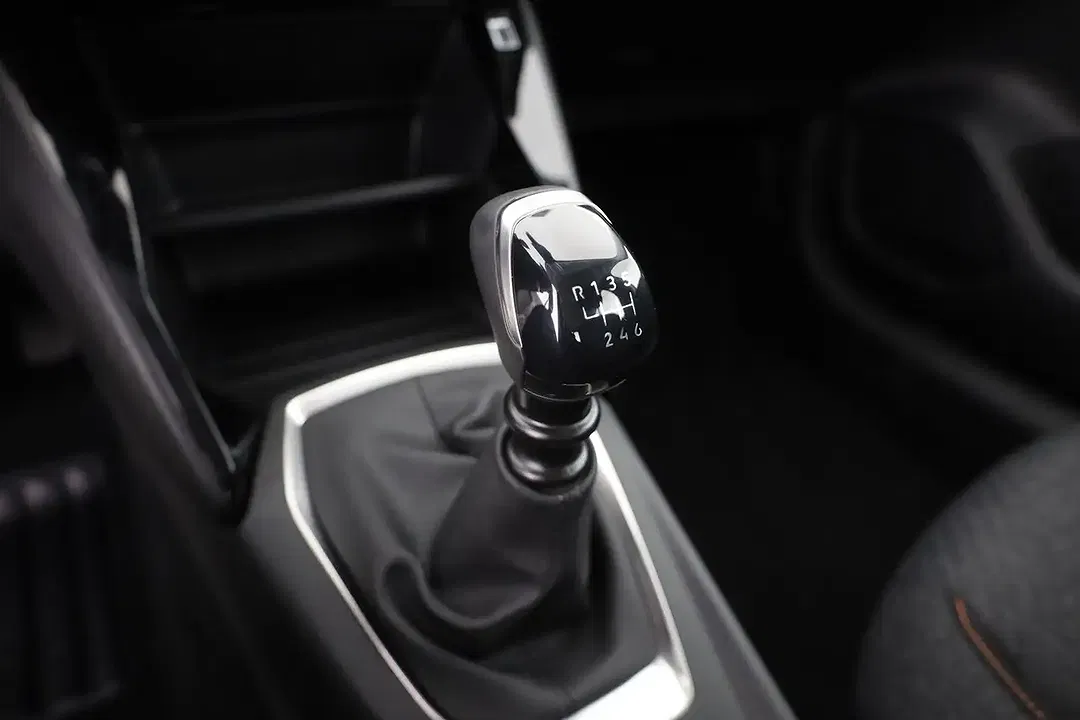 Peugeot 208 - Thumbnail 12
