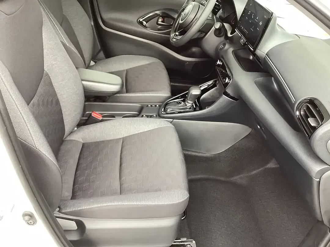 Toyota Yaris - Thumbnail 11