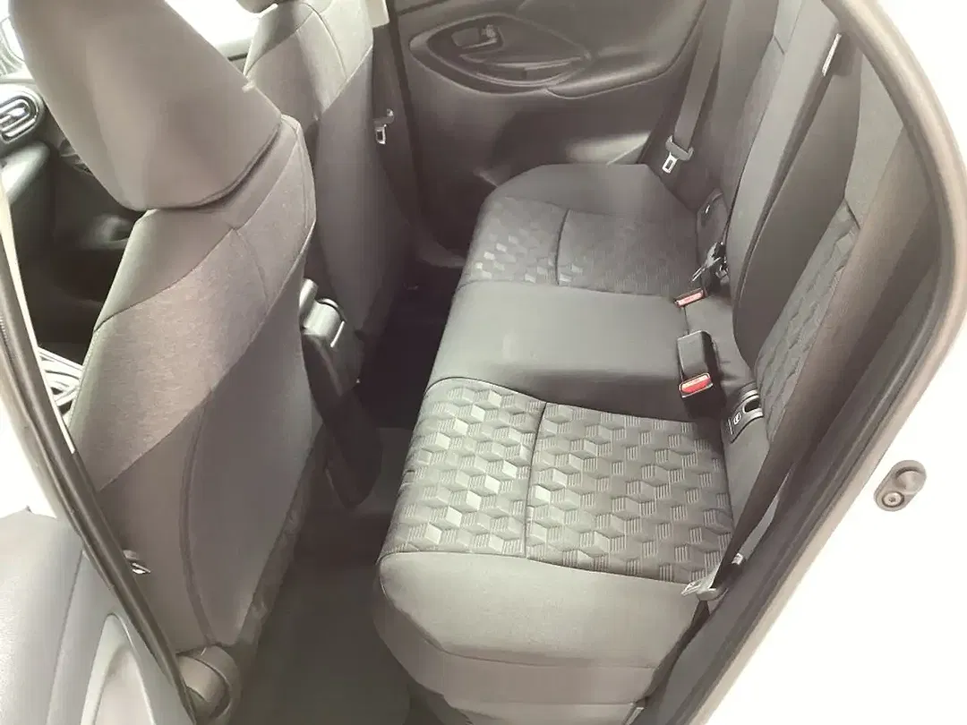 Toyota Yaris - Thumbnail 12