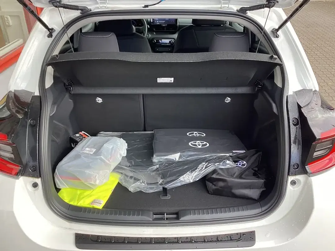 Toyota Yaris - Thumbnail 13