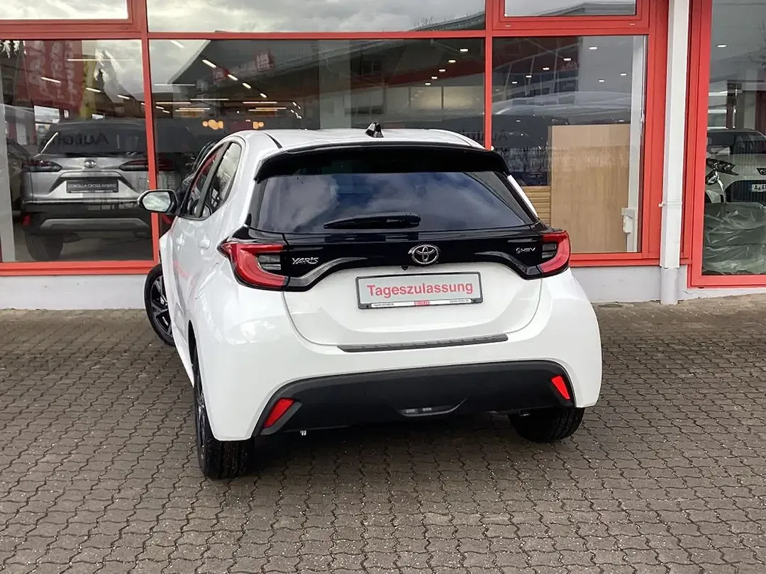 Toyota Yaris - Thumbnail 2