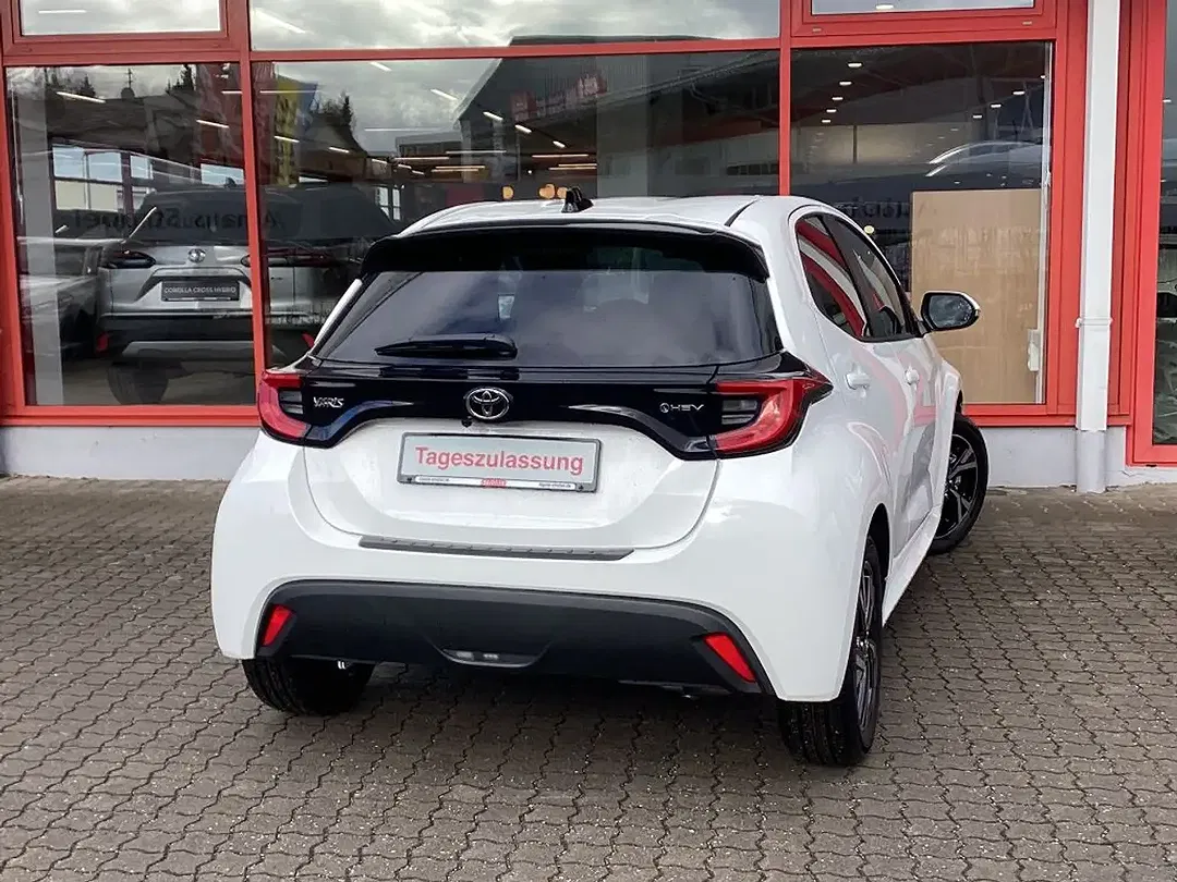 Toyota Yaris - Thumbnail 3