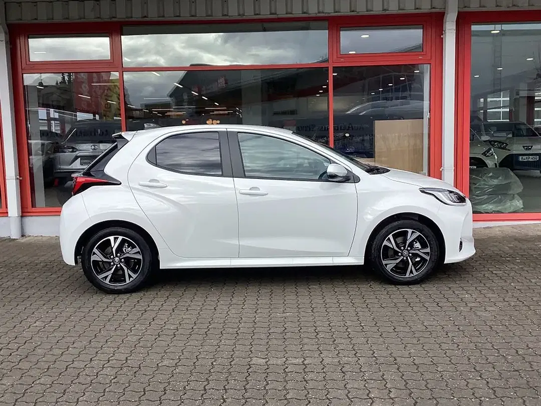 Toyota Yaris - Thumbnail 4