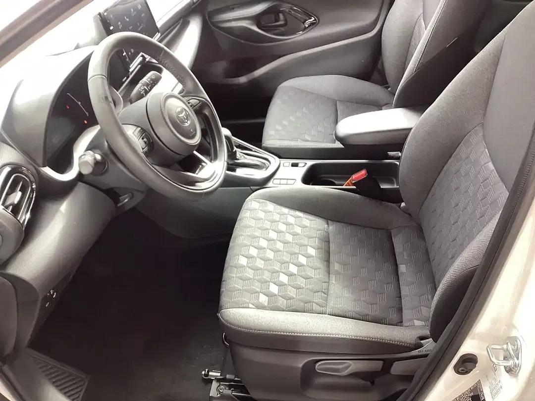 Toyota Yaris - Thumbnail 6