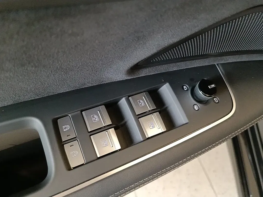 Audi A8 - Thumbnail 14