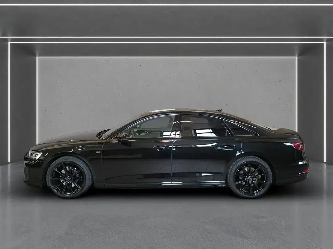 Audi A8 - Thumbnail 3