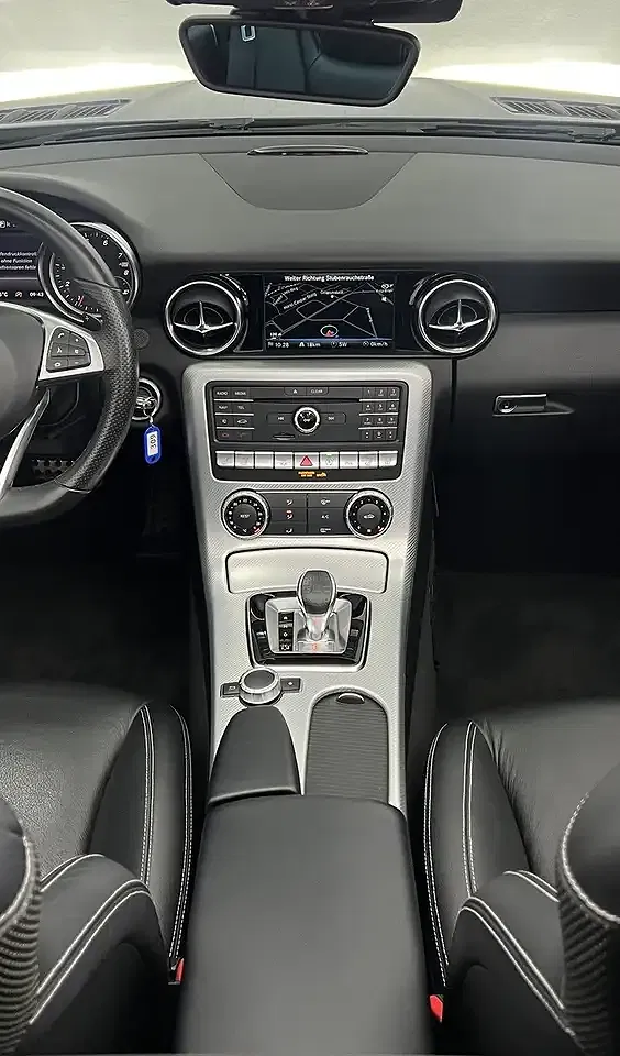 Mercedes-Benz SLC 180 - Thumbnail 13