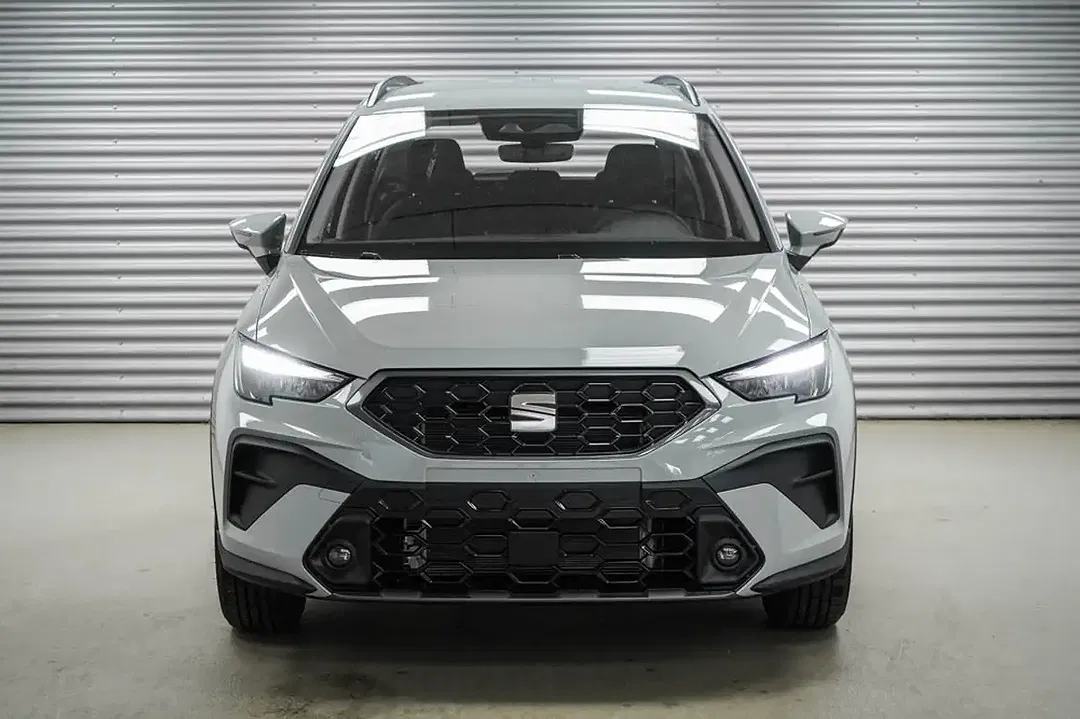 SEAT Arona - Thumbnail 2