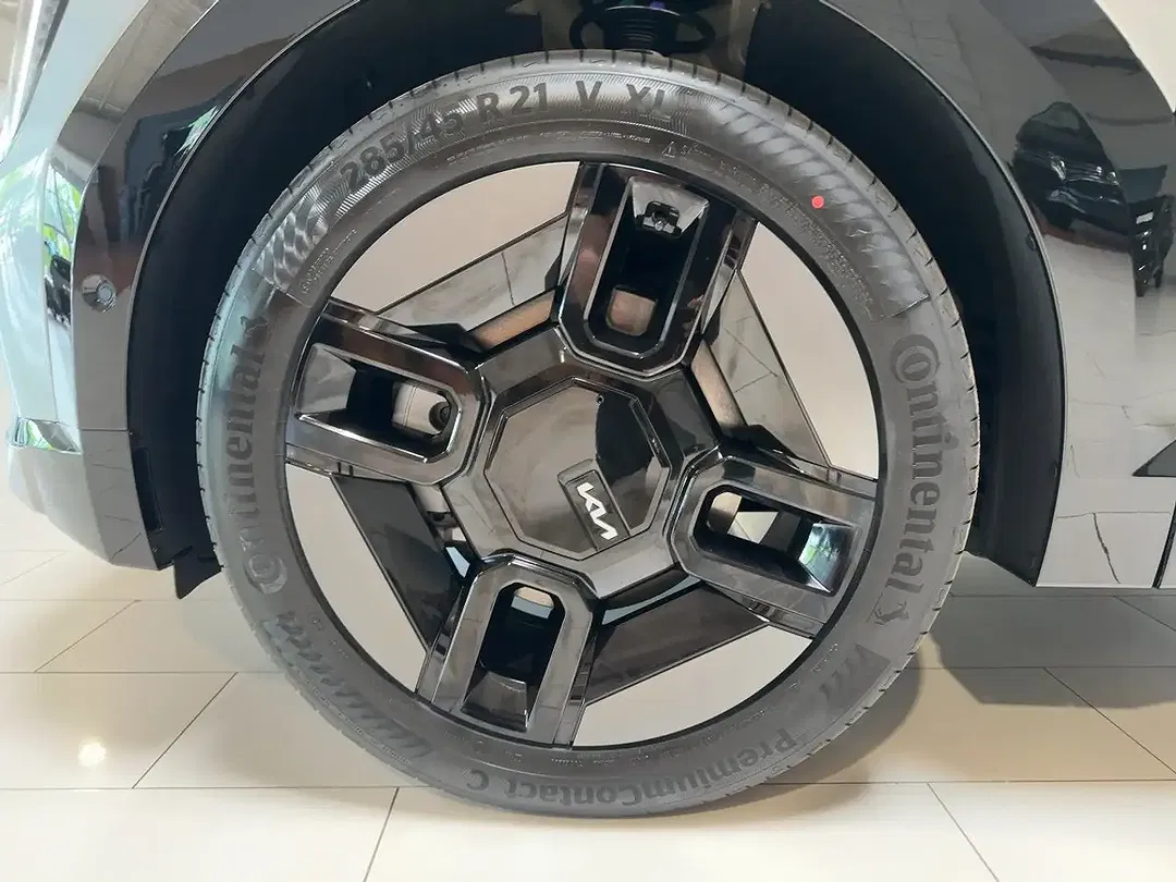 Kia EV9 - Thumbnail 12