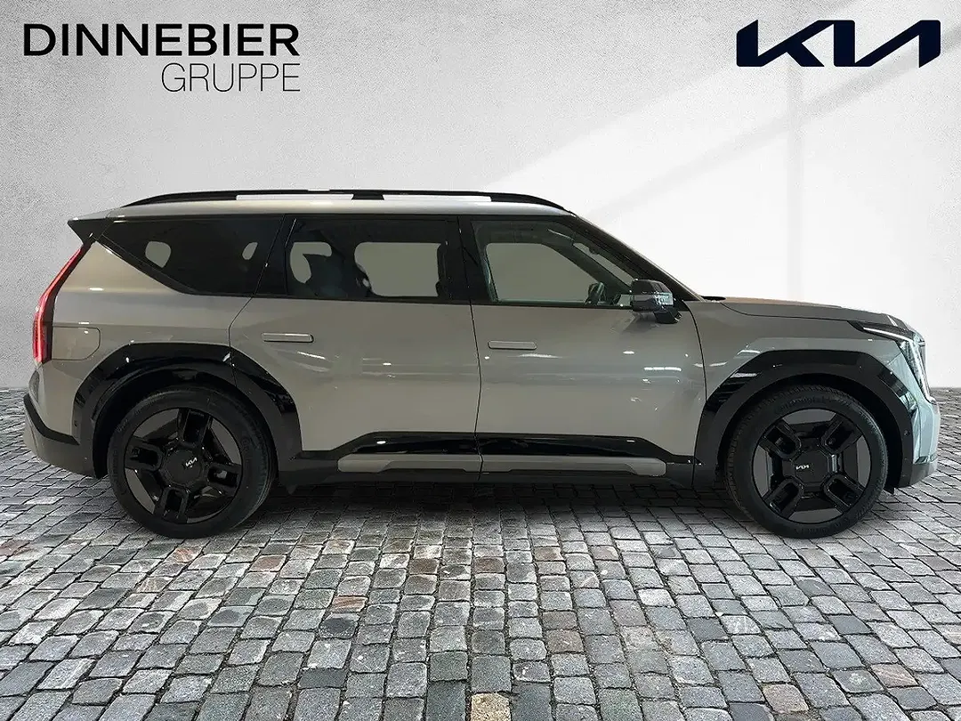 Kia EV9 - Thumbnail 4