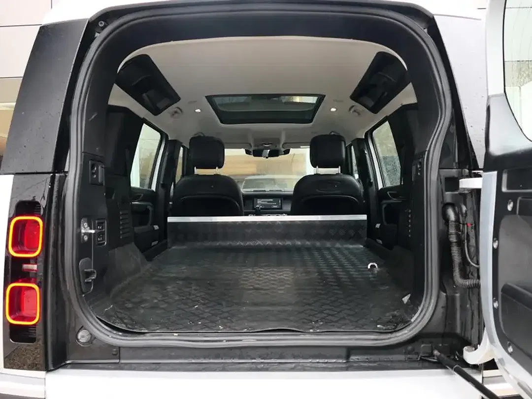 Land Rover Defender - Thumbnail 10