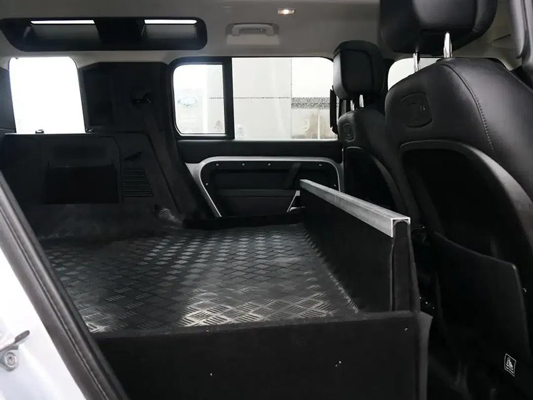 Land Rover Defender - Thumbnail 8
