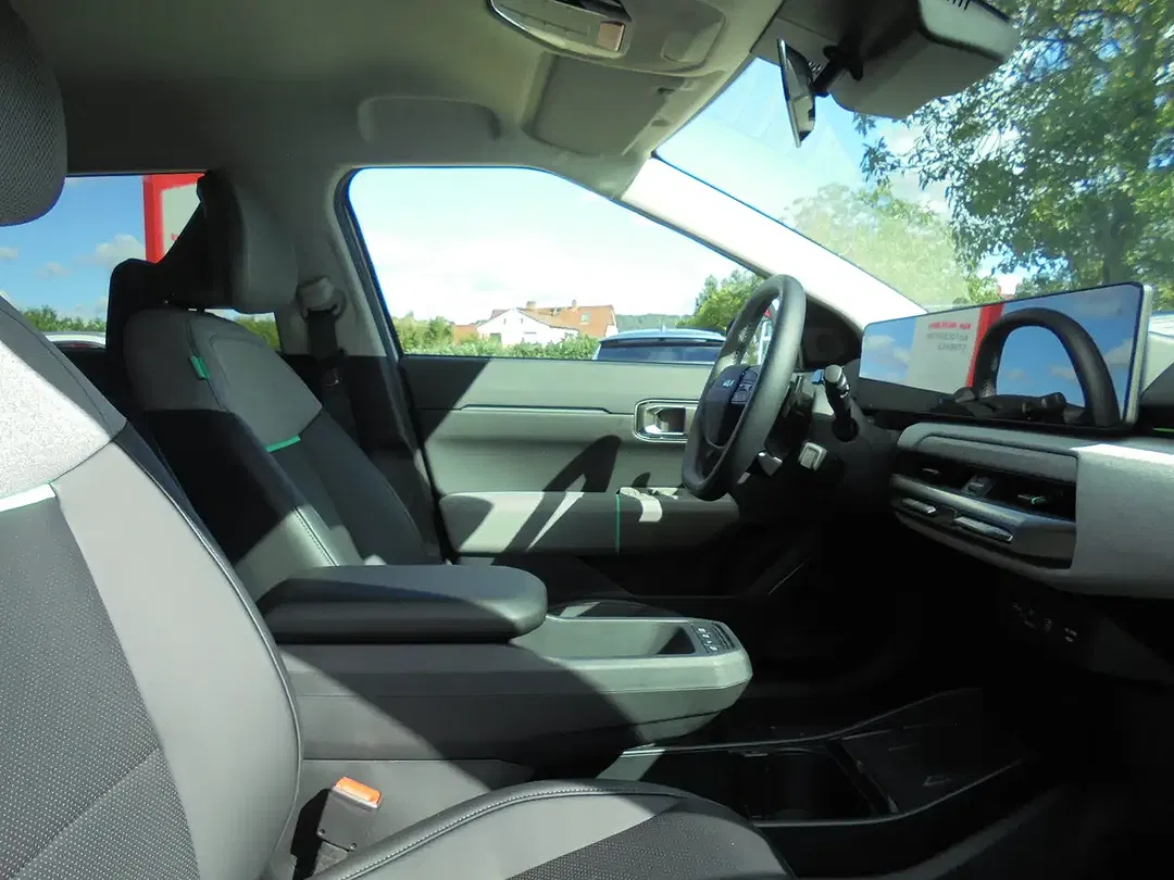 Kia EV4 - Thumbnail 10