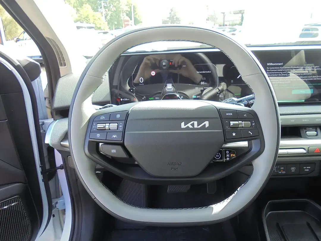 Kia EV4 - Thumbnail 13
