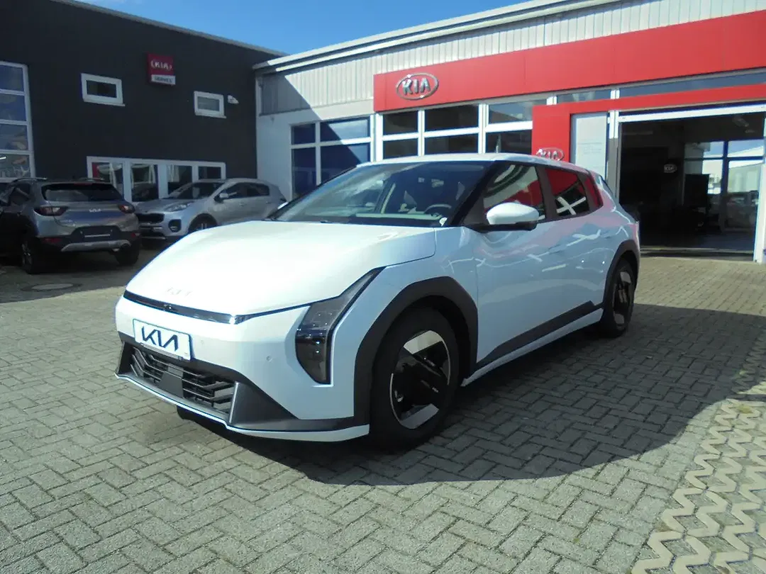 Kia EV4 - Thumbnail 2