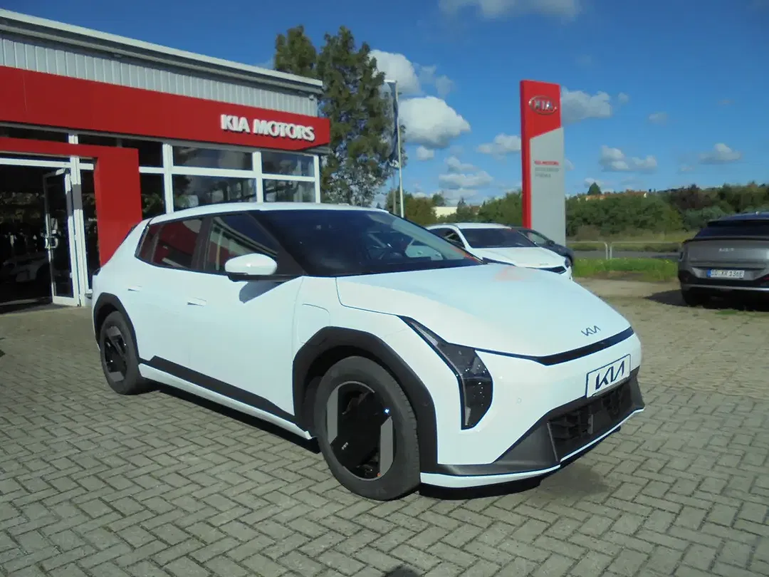 Kia EV4 - Thumbnail 3