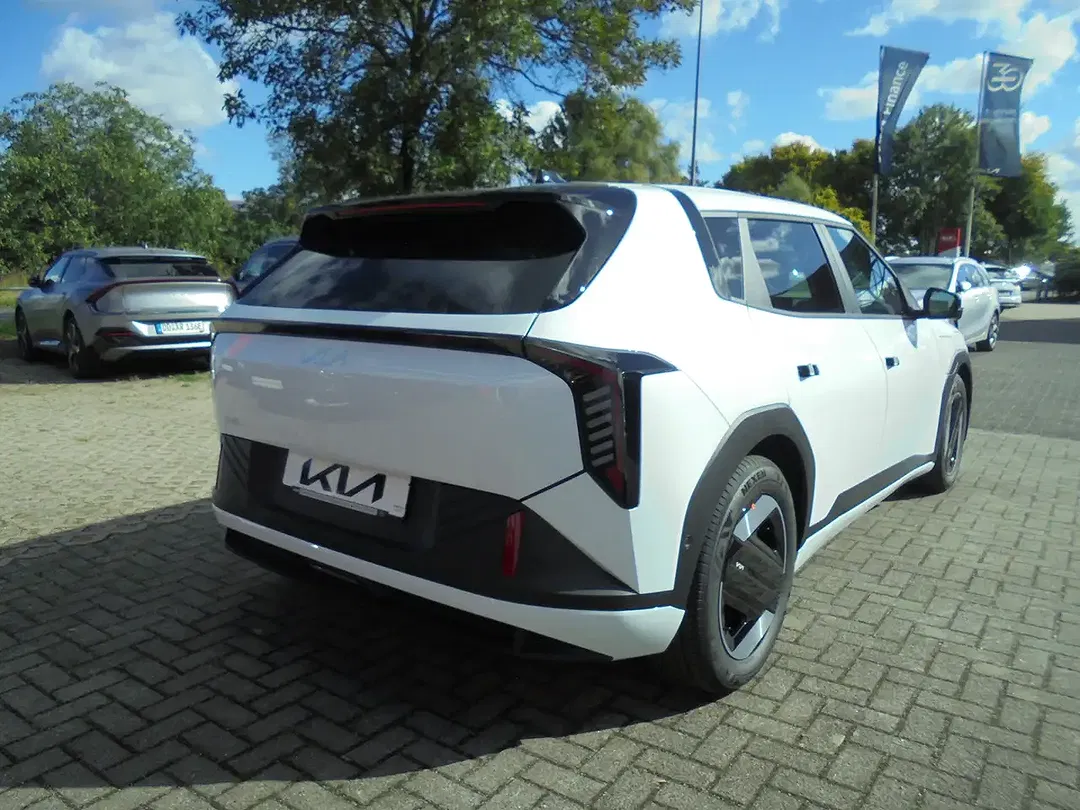 Kia EV4 - Thumbnail 5