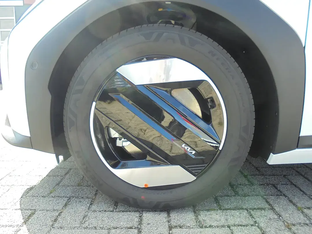 Kia EV4 - Thumbnail 7