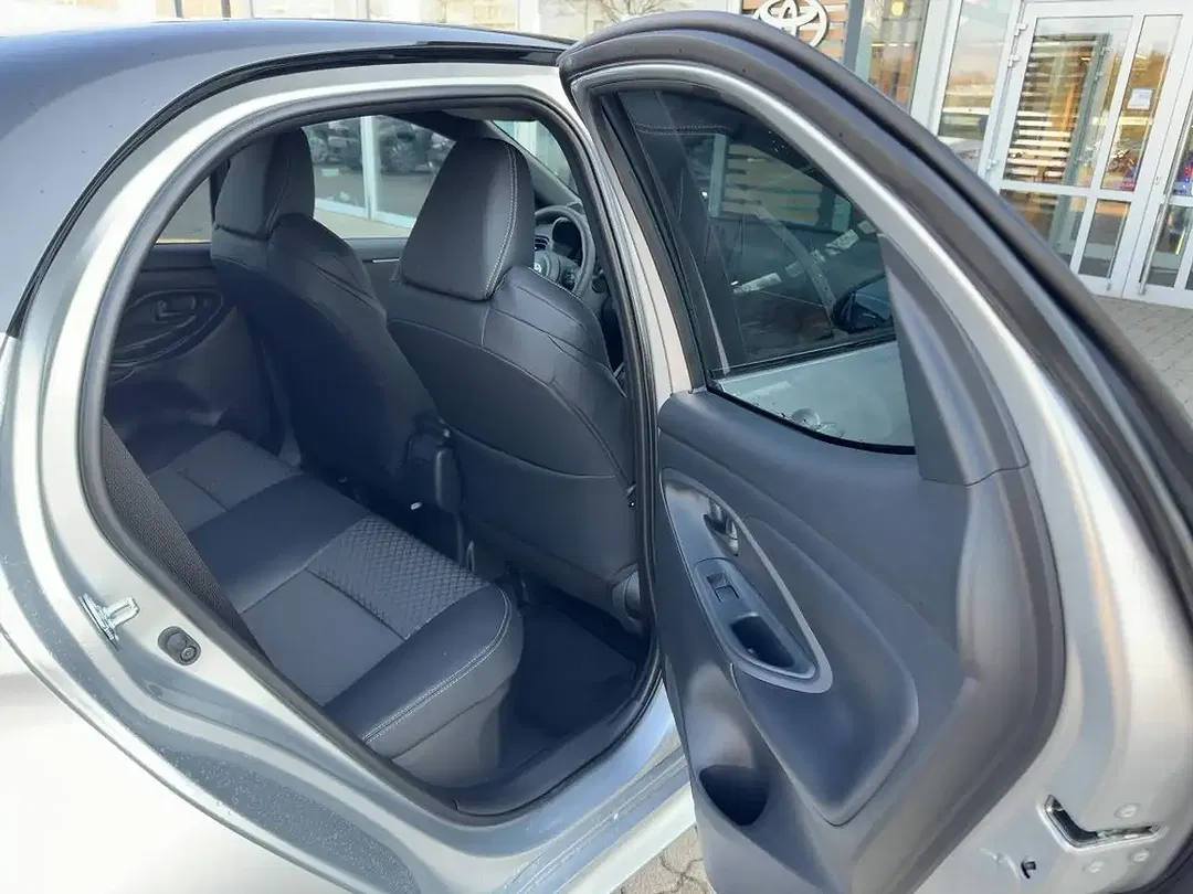 Toyota Yaris - Thumbnail 12